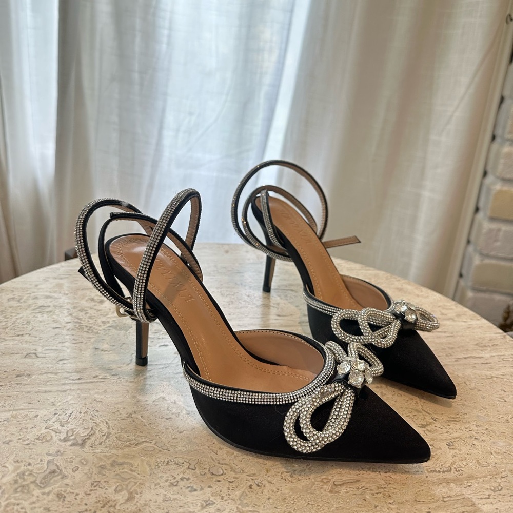 Black pointed toe Heels with Rhinestone Bow
